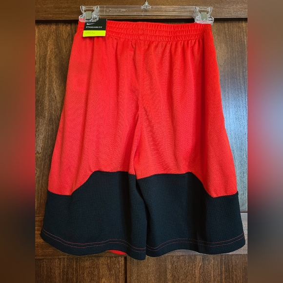 NWT! Nike Boys shorts - Picture 3 of 8